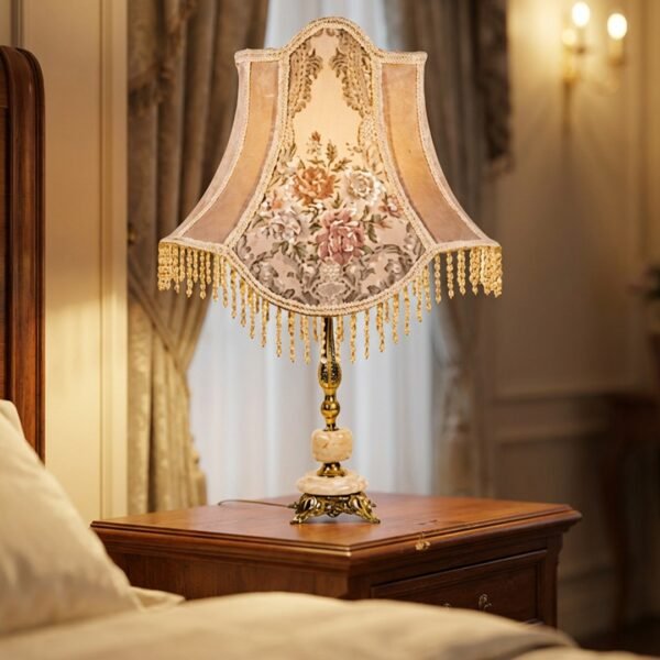 أباجورة نحاس بظلّ فِلفت