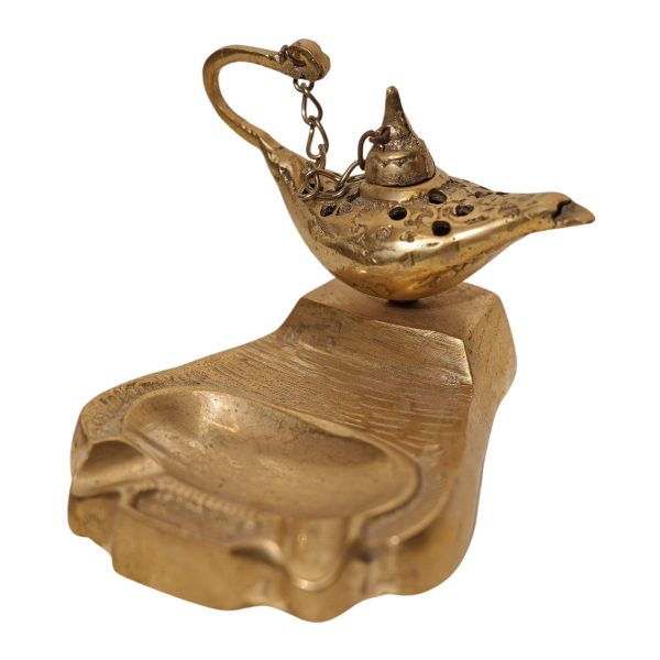 طفاية نحاس ملكية بشكل مصباح علاء الدين