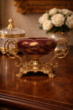 قطعة سيراميك فخمة مطعمة بالذهب مع مقابض حلزونية نحاس ملكي