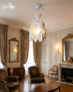 فانوس كلاسيك أبيض بتصميم التاج