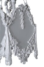 ⁦فانوس كلاسيك أبيض بتصميم التاج⁩ - الصورة ⁦4⁩