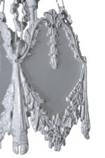 ⁦فانوس كلاسيك أبيض بتصميم التاج⁩ - الصورة ⁦4⁩