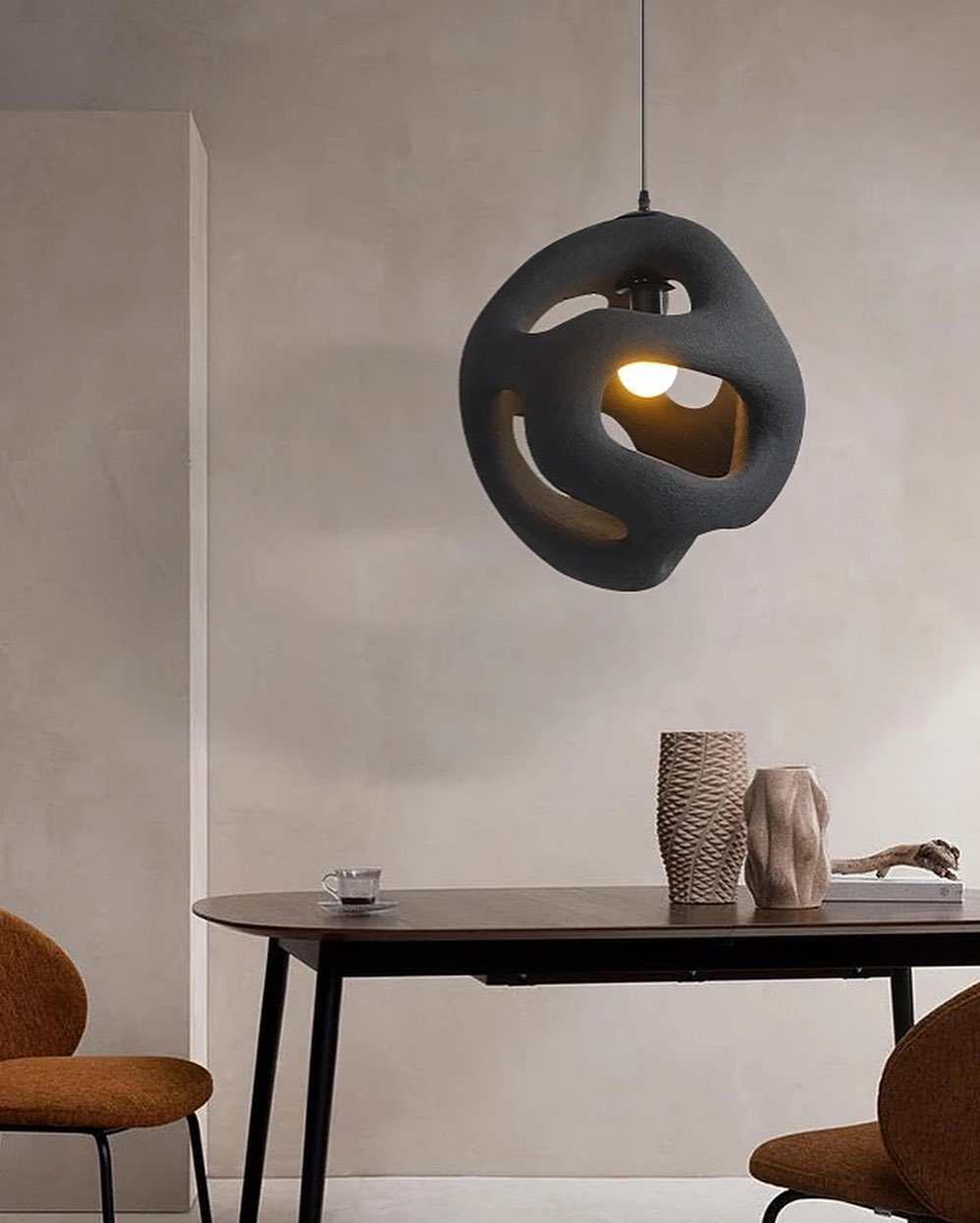 2023-09-19_3195505488614851570_f70bef61-5a60-4e83-b2d8-b2e2efcb06b6 Modern Sculptural Abstract Pendant Light 30cm - Image 1