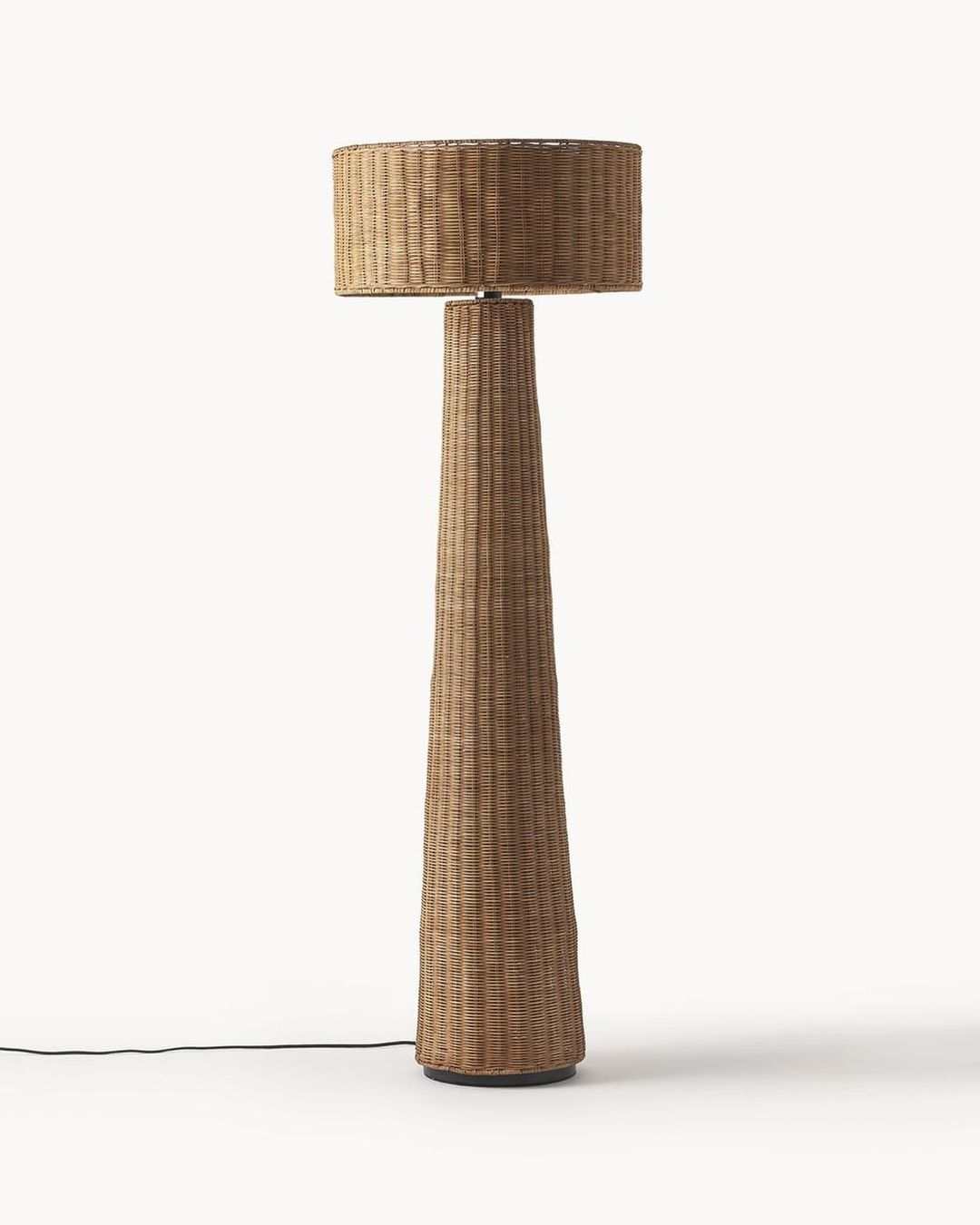 2024-08-02_3425942510314214101_db22ebd1-abd0-41f8-b93f-9c986148f1d0 Handwoven Bamboo and Rattan Floor Lamp - Image 1